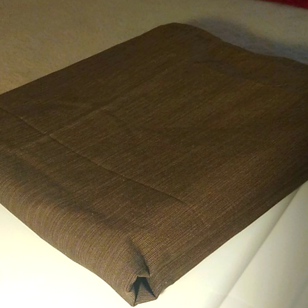 Threshold table cloth